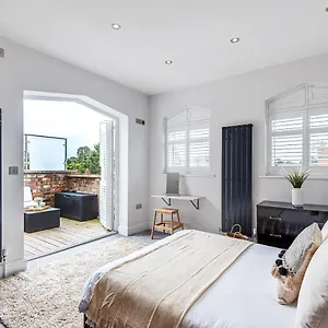 Locket - Cosy With Balcony Apartment York