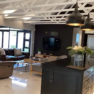Lyrique Villa